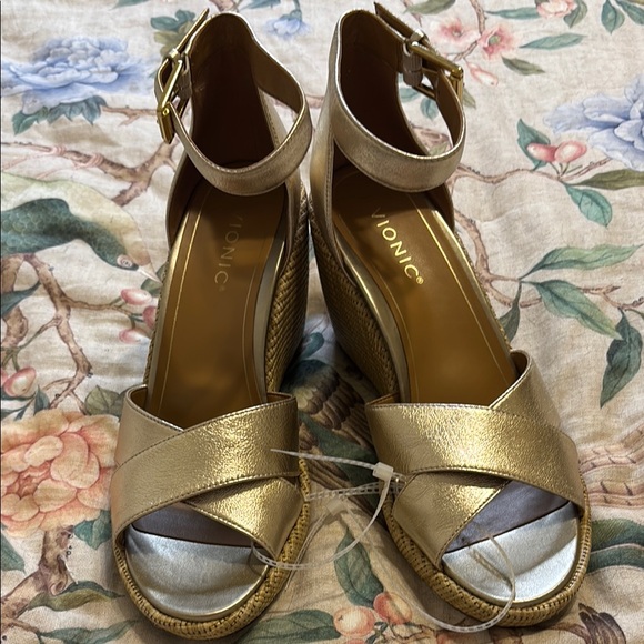 Vionic Marina Metallic Wedges - Picture 3 of 5